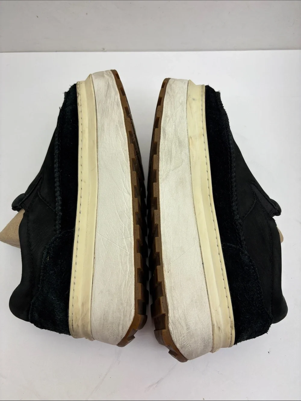 UGG platform slip on shoes for women’s Sz 8.5, box 74